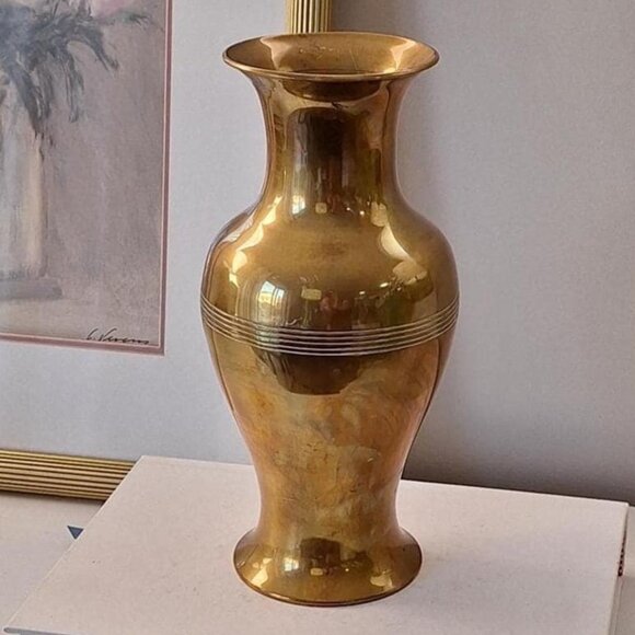 Vintage solid Brass Vase - Picture 1 of 3